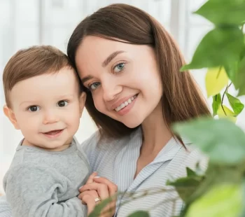 portrait-of-happy-young-mother-and-son-toddler-newborn-baby-mom-embracing-hugging-1 (1)